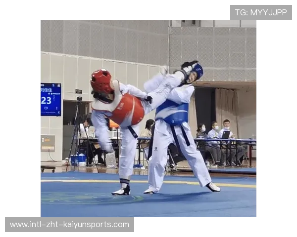 跆拳道选手赛后和对手互学招数