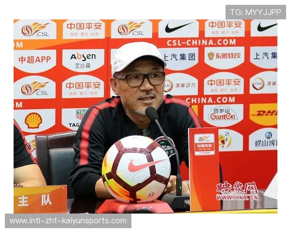 教练在赛后分析中强调控球与转换的重要性，控球转身教学