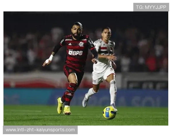 弗拉门戈控球率高，防线前压无惧反击，弗拉门戈球迷